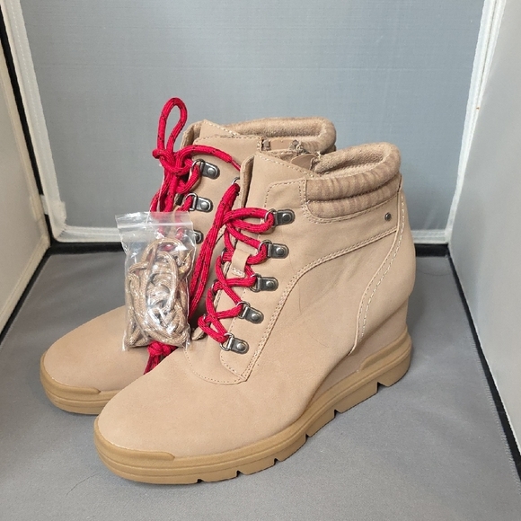 Dr. Scholl's Shoes - Dr Scholls Women's Wedge Ankle Boots with Red  & Tan Laces NEW Size 8